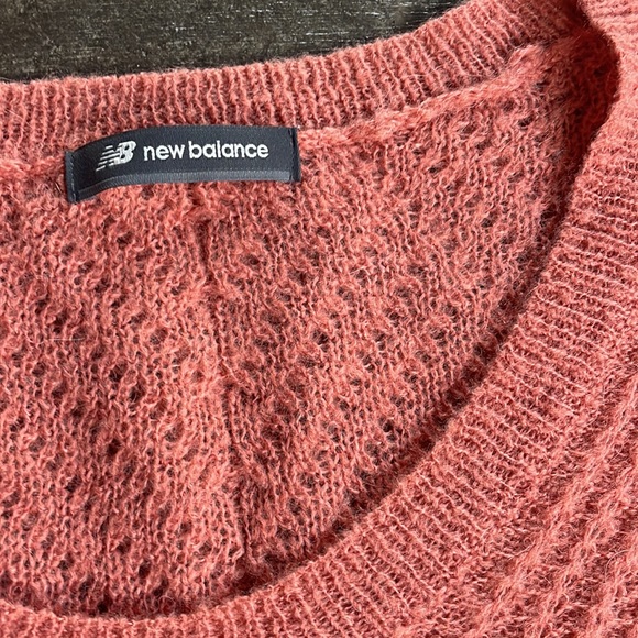 New balance sweater - Picture 2 of 6